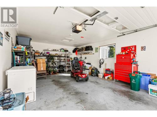 1002 11Th  N Avenue, Creston, BC - Indoor Photo Showing Garage