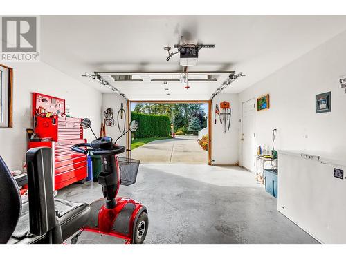 1002 11Th  N Avenue, Creston, BC - Indoor Photo Showing Garage