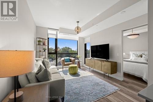 605 - 2118 Bloor Street W, Toronto, ON - Indoor Photo Showing Living Room