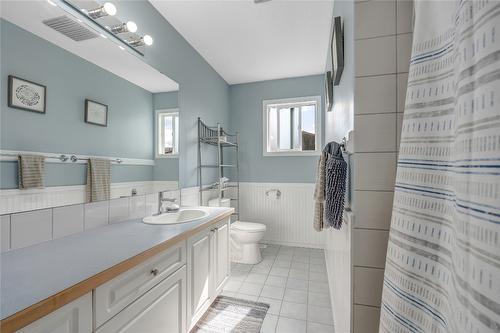 1620 Hatfield Avenue, Penticton, BC - Indoor Photo Showing Bathroom