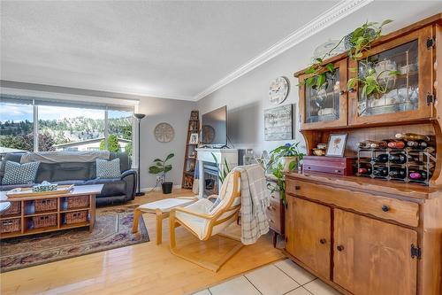 1620 Hatfield Avenue, Penticton, BC - Indoor Photo Showing Living Room With Fireplace