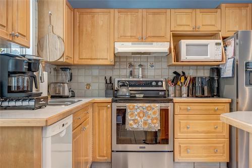 1620 Hatfield Avenue, Penticton, BC - Indoor Photo Showing Kitchen