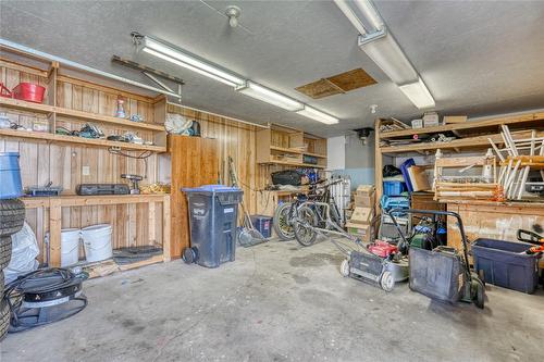 1620 Hatfield Avenue, Penticton, BC - Indoor Photo Showing Garage