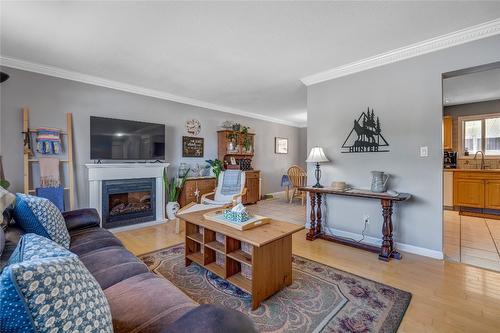 1620 Hatfield Avenue, Penticton, BC - Indoor Photo Showing Living Room With Fireplace