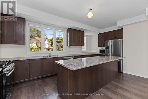 47 Marina Village Drive, Georgian Bay, ON - Indoor Photo Showing Kitchen With Double Sink With Upgraded Kitchen