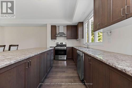 47 Marina Village Drive, Georgian Bay, ON - Indoor Photo Showing Kitchen With Double Sink