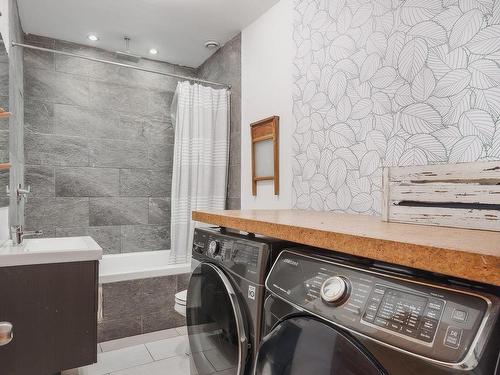 Bathroom - 4844  - 4846 Rue Adam, Montréal (Mercier/Hochelaga-Maisonneuve), QC - Indoor Photo Showing Laundry Room