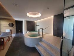 Hot tub - 