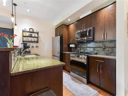 404-623 Treanor Ave, Langford, BC - Indoor Photo Showing Kitchen With Stainless Steel Kitchen