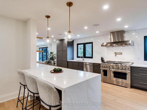 27 Hildegard Dr, Hamilton, ON - Indoor Photo Showing Kitchen With Upgraded Kitchen