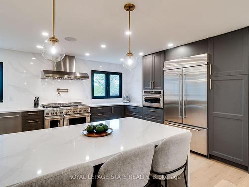 27 Hildegard Dr, Hamilton, ON - Indoor Photo Showing Kitchen With Stainless Steel Kitchen With Upgraded Kitchen