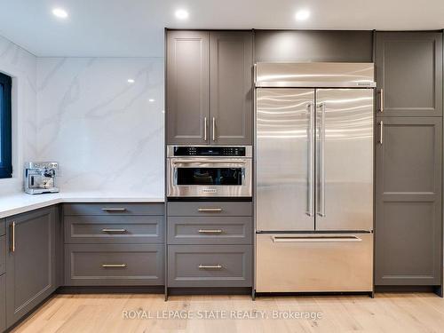 27 Hildegard Dr, Hamilton, ON - Indoor Photo Showing Kitchen