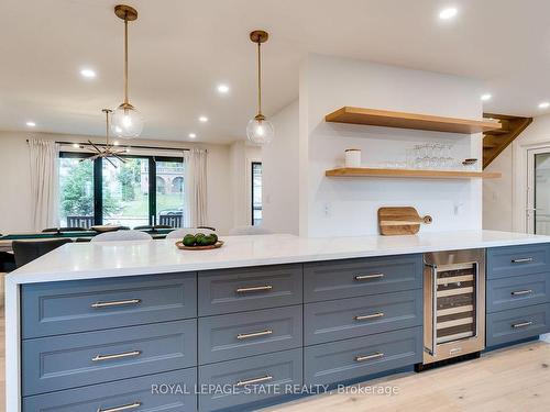 27 Hildegard Dr, Hamilton, ON - Indoor Photo Showing Kitchen