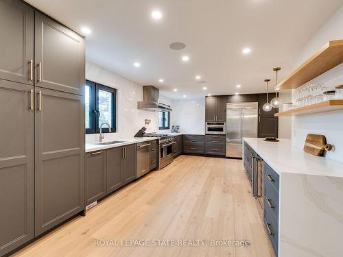 27 Hildegard Dr, Hamilton, ON - Indoor Photo Showing Kitchen With Upgraded Kitchen