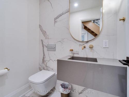 27 Hildegard Dr, Hamilton, ON - Indoor Photo Showing Bathroom