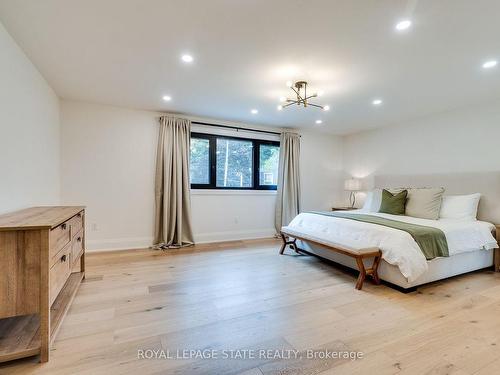 27 Hildegard Dr, Hamilton, ON - Indoor Photo Showing Bedroom