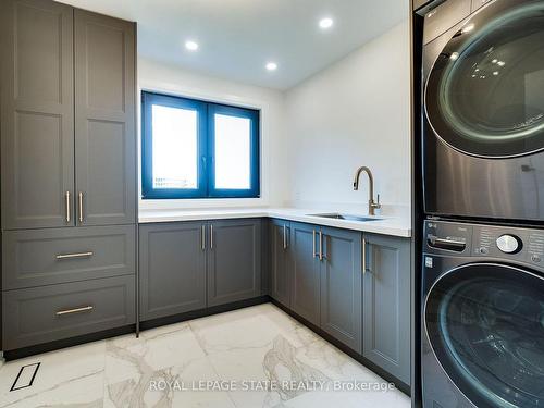 27 Hildegard Dr, Hamilton, ON - Indoor Photo Showing Laundry Room