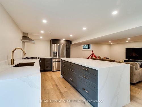 27 Hildegard Dr, Hamilton, ON - Indoor Photo Showing Kitchen