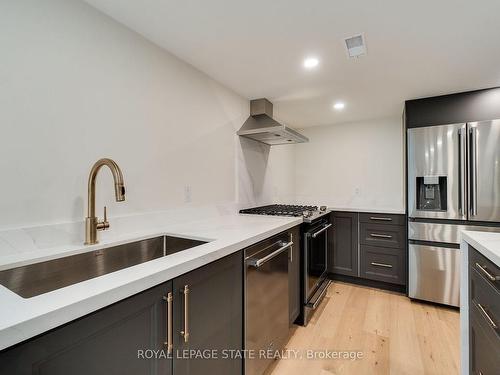 27 Hildegard Dr, Hamilton, ON - Indoor Photo Showing Kitchen With Stainless Steel Kitchen With Upgraded Kitchen