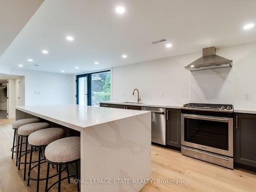 27 Hildegard Dr, Hamilton, ON - Indoor Photo Showing Kitchen