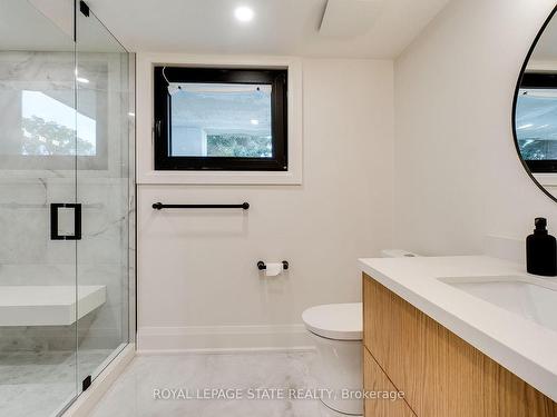 27 Hildegard Dr, Hamilton, ON - Indoor Photo Showing Bathroom