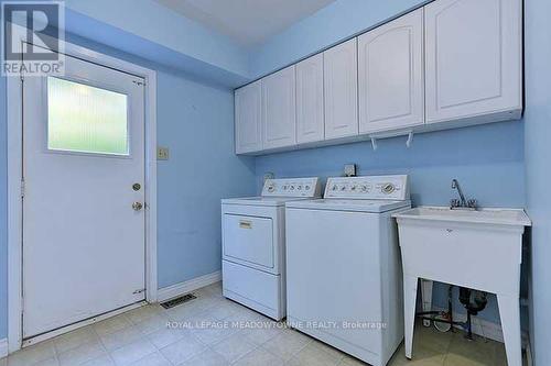 2822 Folkway Drive, Mississauga, ON - Indoor Photo Showing Laundry Room