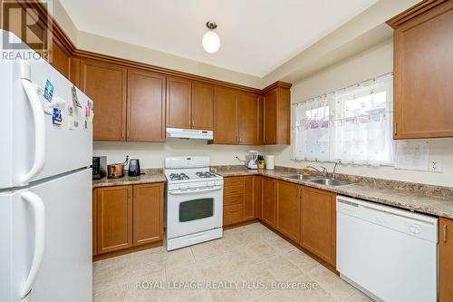 28 Eagleview Way, Halton Hills, ON - Indoor Photo Showing Kitchen With Double Sink