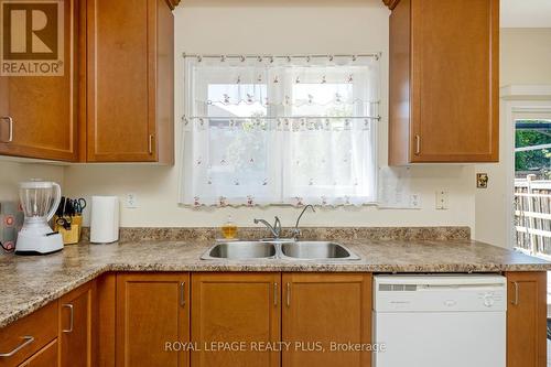 28 Eagleview Way, Halton Hills, ON - Indoor Photo Showing Kitchen With Double Sink