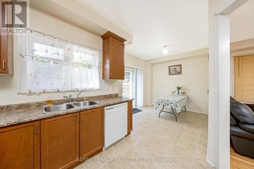 28 Eagleview Way, Halton Hills, ON - Indoor Photo Showing Kitchen With Double Sink