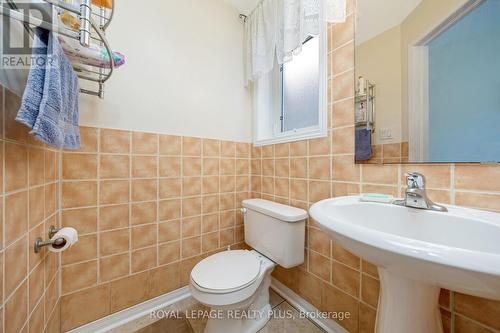 28 Eagleview Way, Halton Hills, ON - Indoor Photo Showing Bathroom