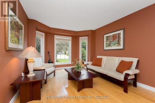 7271 Windrush Court, Mississauga, ON - Indoor Photo Showing Living Room