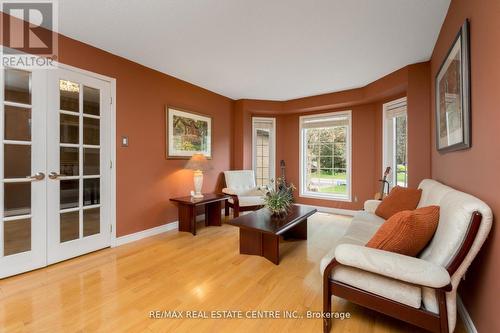 7271 Windrush Court, Mississauga, ON - Indoor Photo Showing Living Room