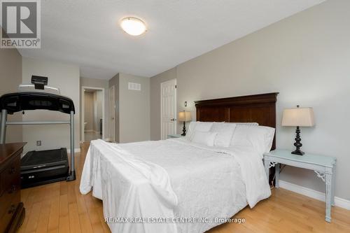 7271 Windrush Court, Mississauga, ON - Indoor Photo Showing Bedroom