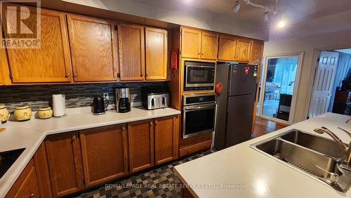 26 Seres Drive, Tillsonburg, ON - Indoor Photo Showing Kitchen With Double Sink