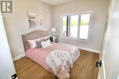 705 18Th Street, Hanover, ON - Indoor Photo Showing Bedroom