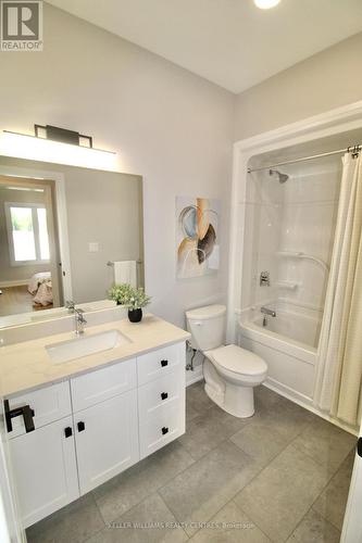 705 18Th Street, Hanover, ON - Indoor Photo Showing Bathroom