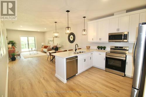 705 18Th Street, Hanover, ON - Indoor Photo Showing Kitchen With Upgraded Kitchen