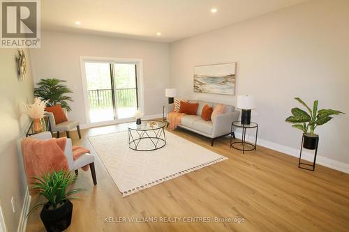 705 18Th Street, Hanover, ON - Indoor Photo Showing Living Room