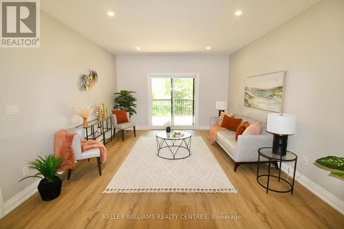 705 18Th Street, Hanover, ON - Indoor Photo Showing Living Room