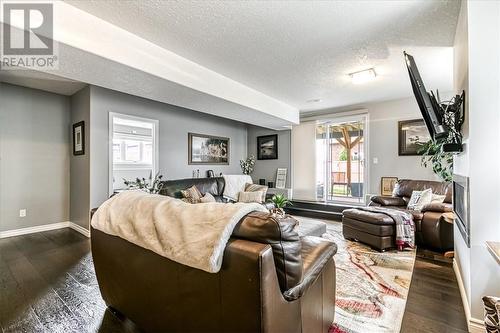 71 Shelbourne Street, Sudbury, ON - Indoor Photo Showing Living Room