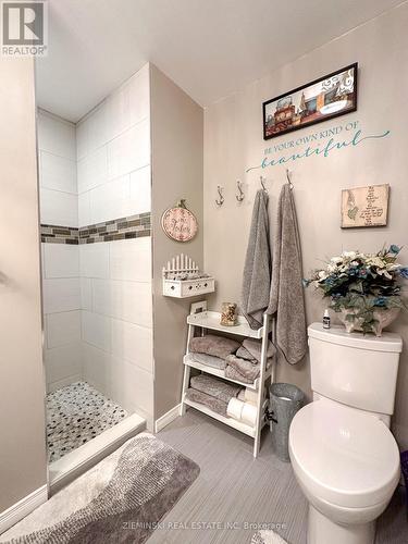 112 Picadilly Circle, Iroquois Falls, ON - Indoor Photo Showing Bathroom