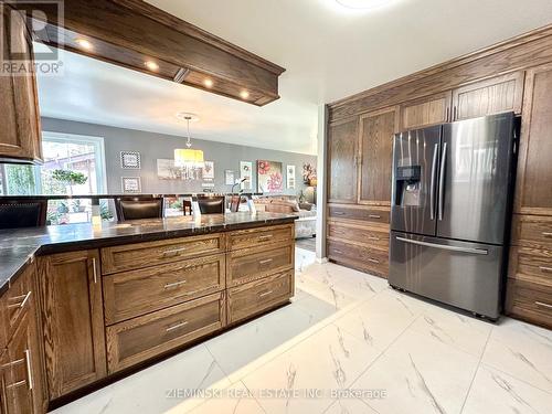 112 Picadilly Circle, Iroquois Falls, ON - Indoor Photo Showing Kitchen