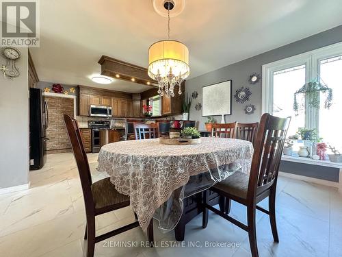 112 Picadilly Circle, Iroquois Falls, ON - Indoor Photo Showing Dining Room