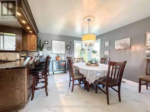 112 Picadilly Circle, Iroquois Falls, ON - Indoor Photo Showing Dining Room