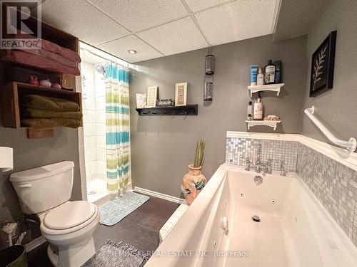 112 Picadilly Circle, Iroquois Falls, ON - Indoor Photo Showing Bathroom