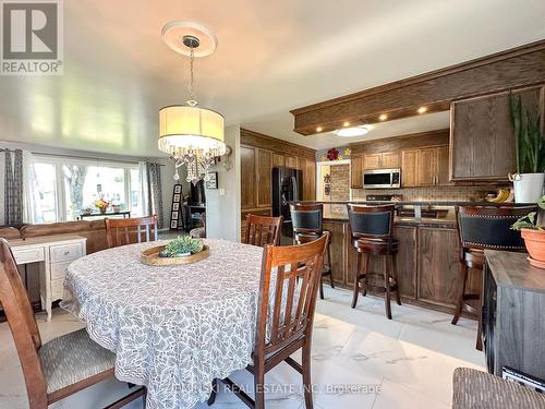 112 Picadilly Circle, Iroquois Falls, ON - Indoor Photo Showing Dining Room