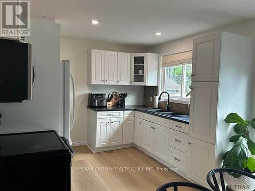 134 Eric Cres Pine, Timmins, ON - Indoor Photo Showing Kitchen With Double Sink