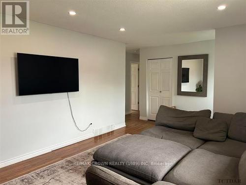 134 Eric Cres Pine, Timmins, ON - Indoor Photo Showing Living Room