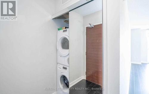 936 - 15 Iceboat Terrace, Toronto, ON - Indoor Photo Showing Laundry Room