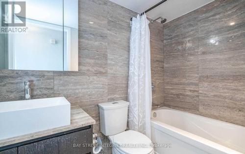 936 - 15 Iceboat Terrace, Toronto, ON - Indoor Photo Showing Bathroom